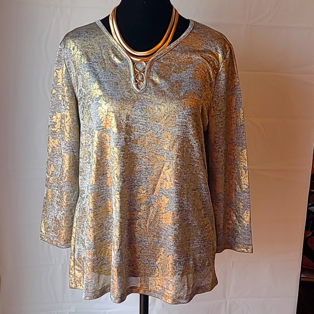 BYdesign, size medium knit top with 3/4 sleeves w/ 3 ring hardware, silver/gold.
